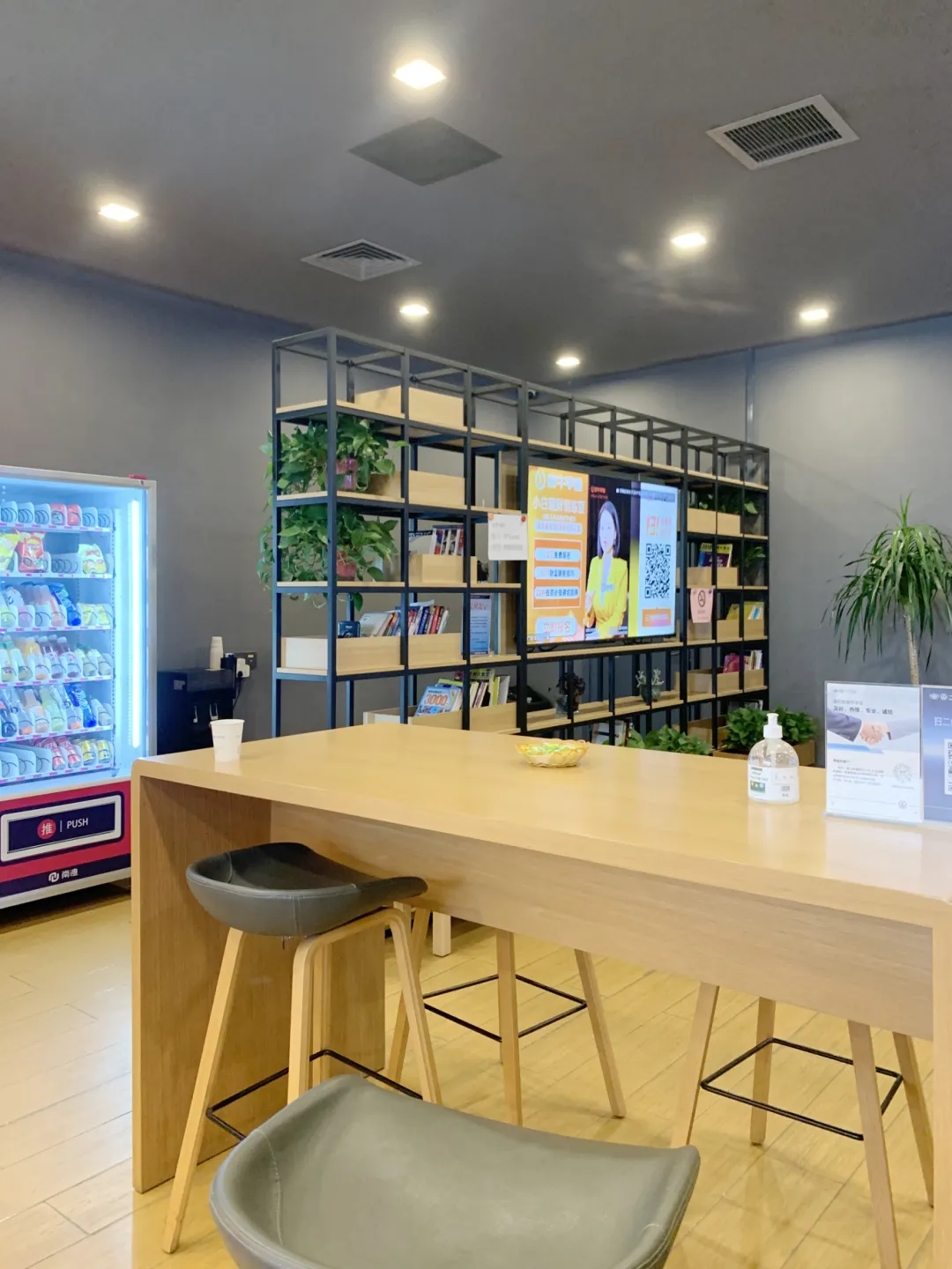 商業(yè)空間裝修|一汽大眾4S店裝修，不同色彩與材質(zhì)，賦予空間別樣質(zhì)感！